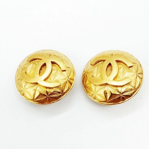 Chanel Earring Gold 96 P 500-081425 - Picture 1 of 9